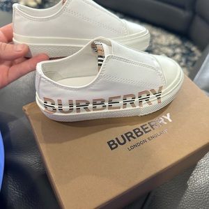 Unisex Burberry shoes size 24